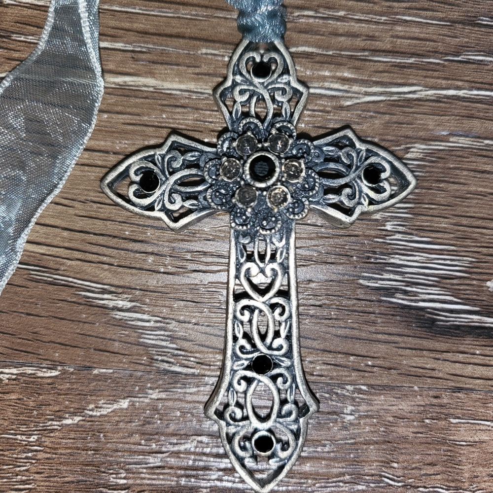 ❄️FWP cross on a ribbon